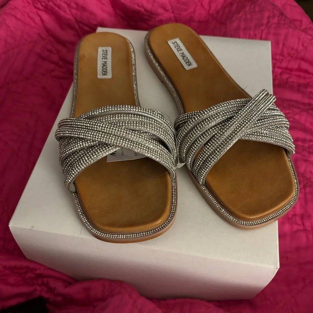 NWT STEVE MADDEN Vanilly Crystal
Diamond Rhinestone Slide Sandals - Picture 1 of 5
